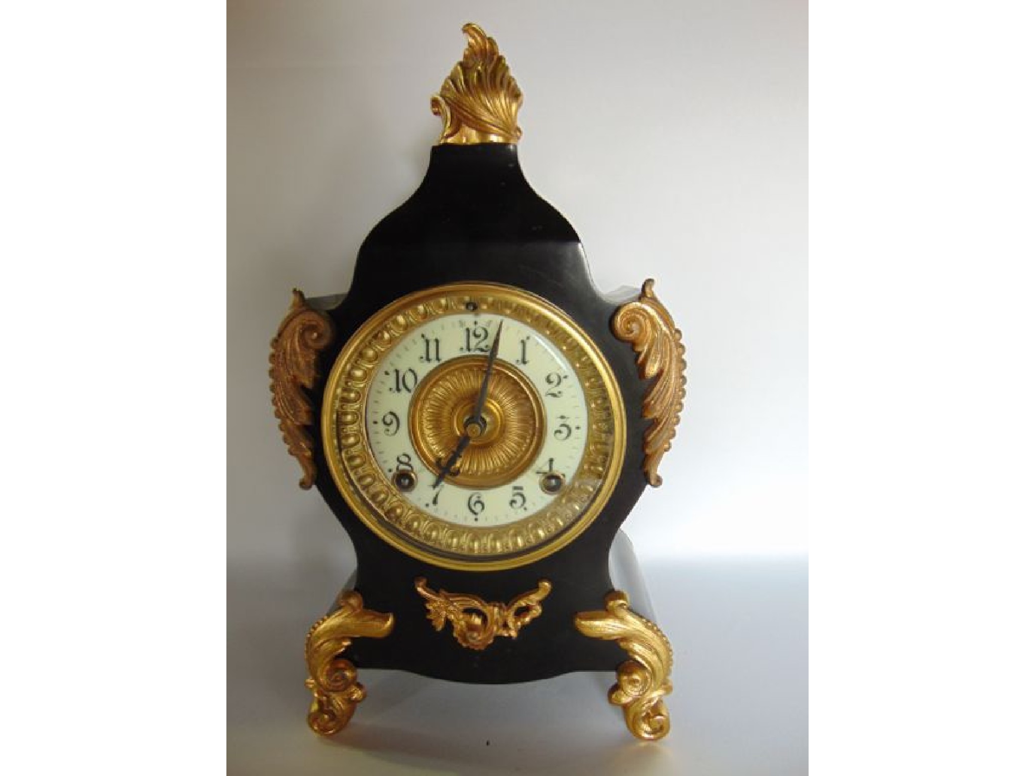 Appraisal: A th century American mantle clock in the French taste