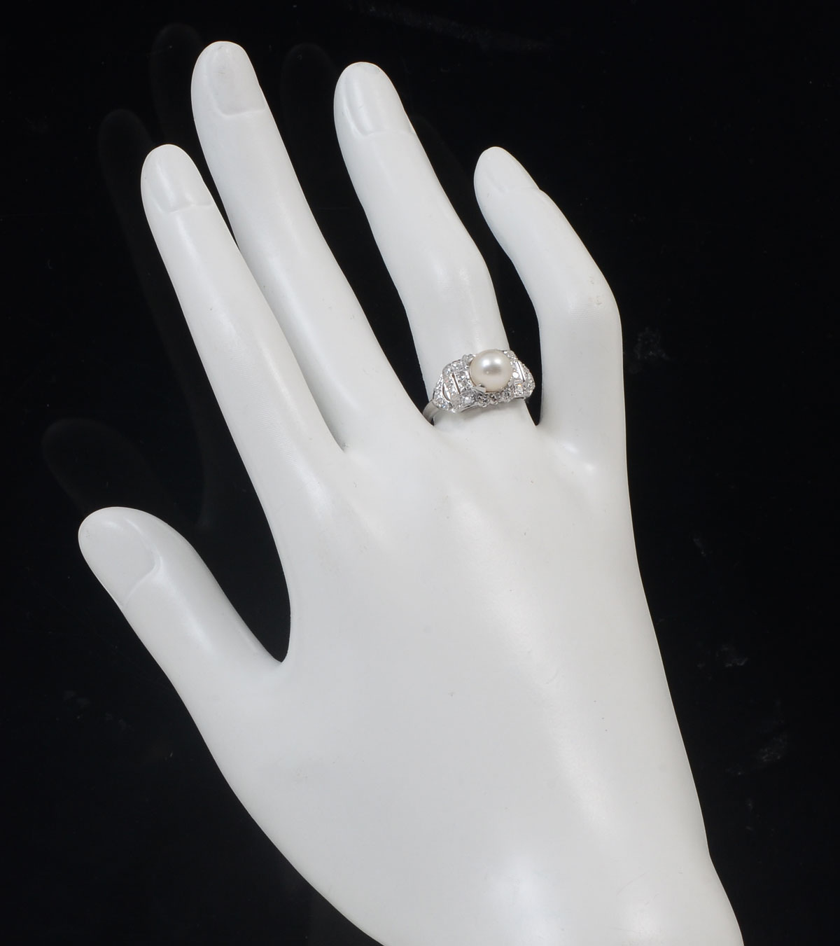 Appraisal: ART DECO PLATINUM PEARL DIAMOND RING MM white cultured pearls