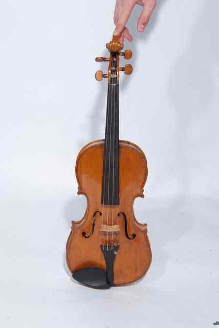 Appraisal: A TH CENTURY VIOLIN labelled Matthew Hardy Edinburgh having a