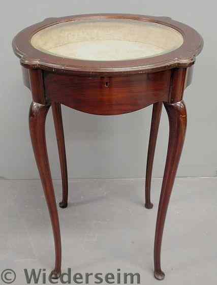 Appraisal: Queen Anne style round mahogany curio table with a beveled