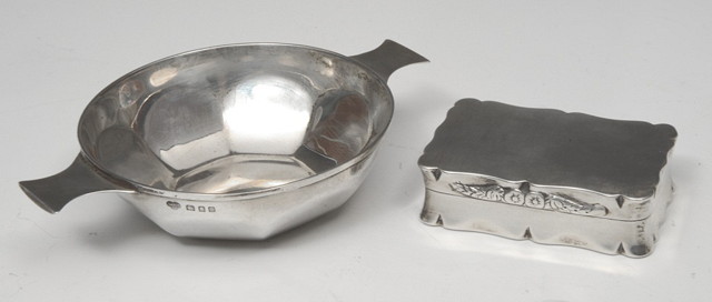 Appraisal: A SILVER TWO HANDLED PORRINGER with panelled sides London by