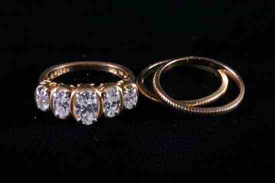 Appraisal: K YELLOW GOLD AND FIVE-STONE DIAMOND RING Five oval diamonds