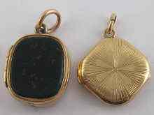 Appraisal: A carat gold locket set with onyx and blood stone