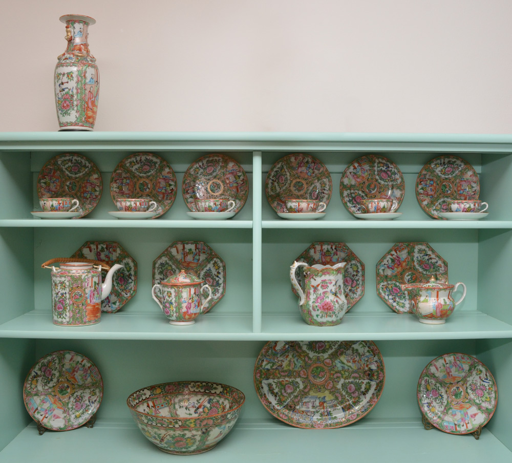 Appraisal: ESTATE COLLECTION OF ROSE MEDALLION CHINA Approx assembled pieces with