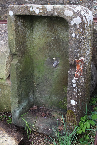 Appraisal: AN OLD RECTANGULAR STONE TROUGH with rounded front corners cm