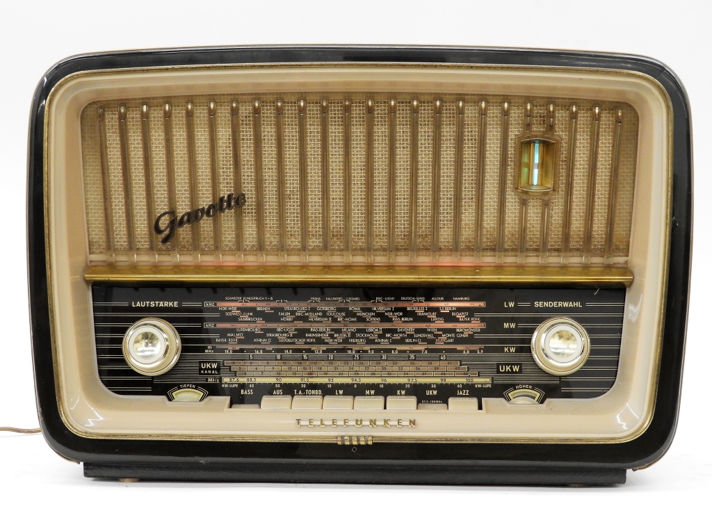 Appraisal: TELEFUNKEN GAVOTTE AM FM SUNBURST DECO RADIO Germany Circa Welchselstrom-Super