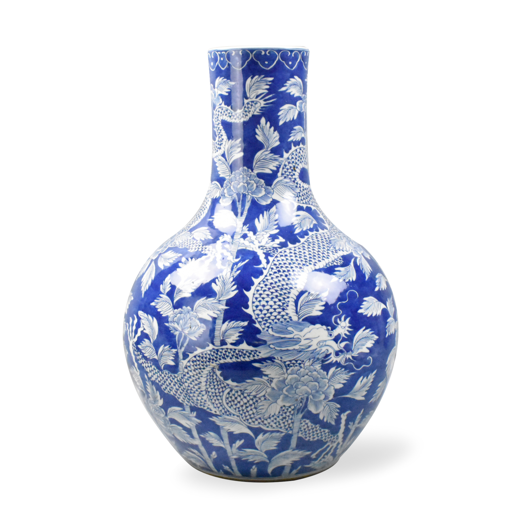 Appraisal: A Chinese blue and white dragon globular vase dating from