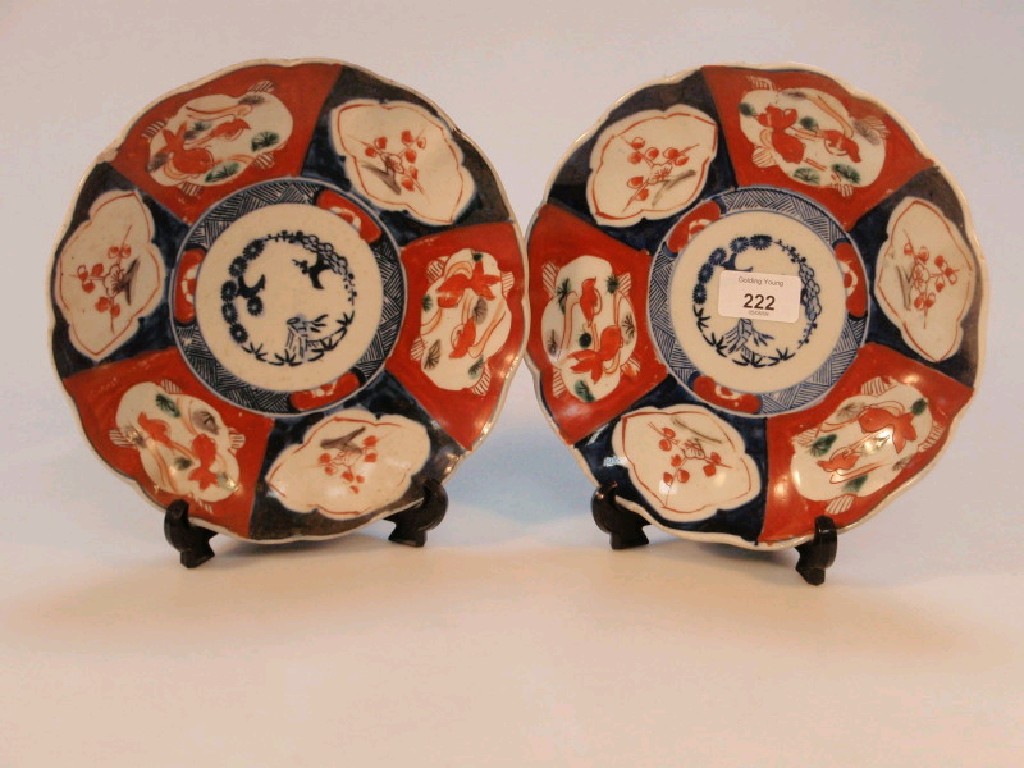 Appraisal: A pair of Imari dishes with fish and foliate decoration