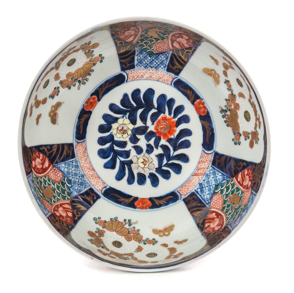 Appraisal: Signed Japanese Imari Bowl Japanese Imari Bowl floral wreath in