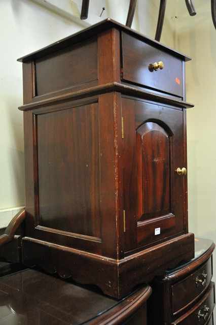 Appraisal: AN EARLY TH CENTURY BEDSIDE CABINET