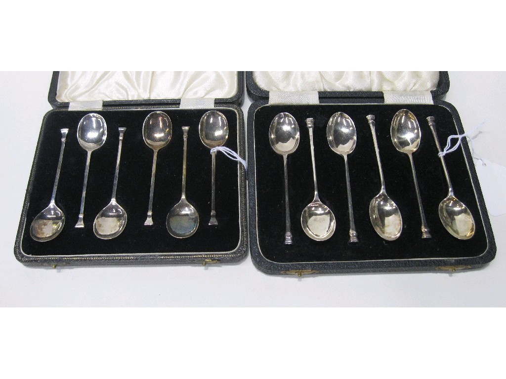 Appraisal: Lot comprising two cased sets of silver spoons Birmingham and