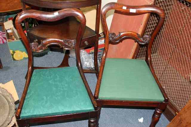 Appraisal: A PAIR OF VICTORIAN ROSEWOOD HOOP BACK DINING CHAIRS with