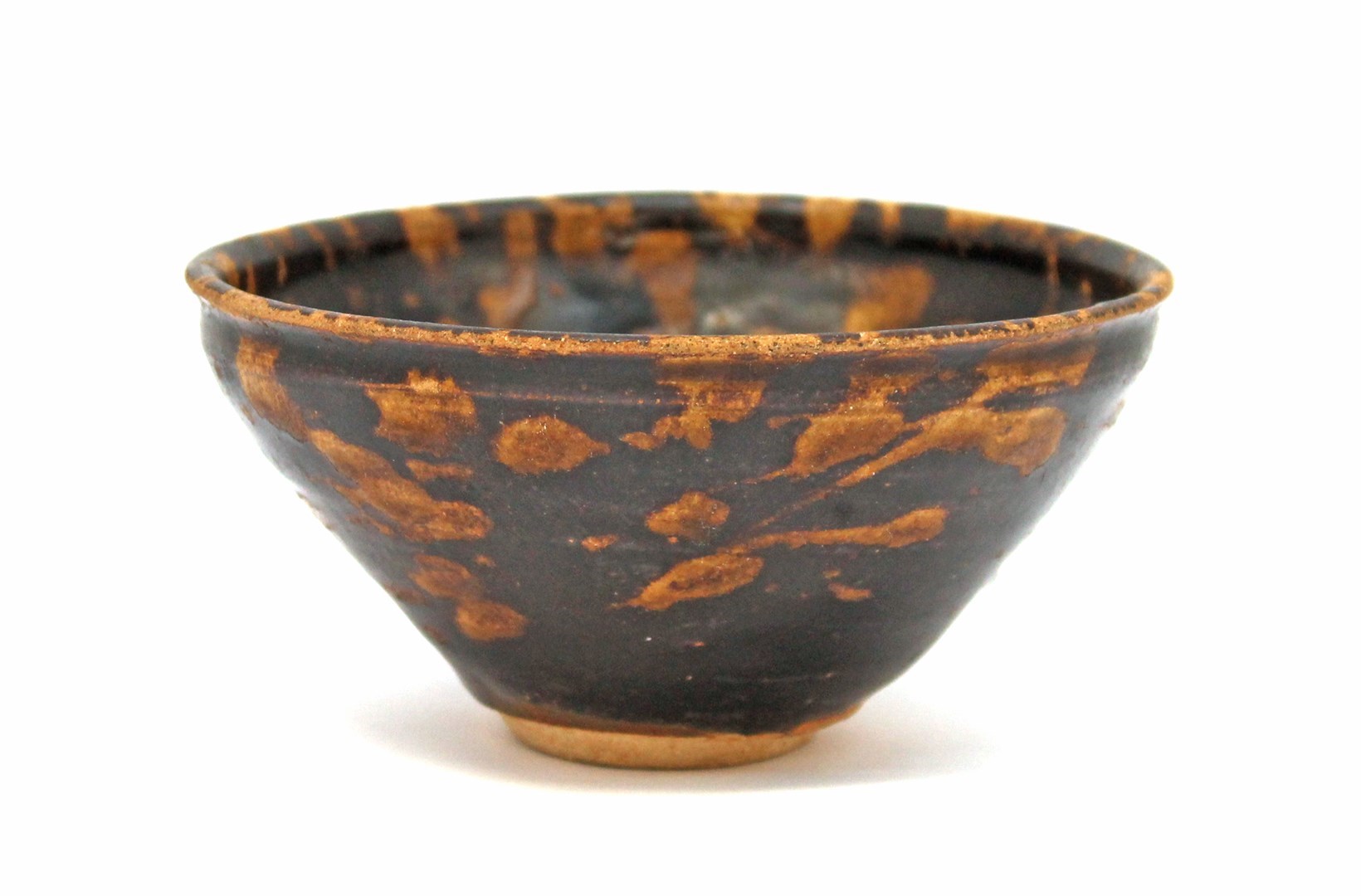 Appraisal: A Jizhou' tortoiseshell- glazed tea bowl Song Dyansty the steep