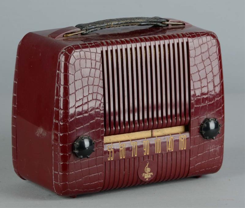 Appraisal: Emerson Bakelite Radio Battery operated portable Emerson AM radio with