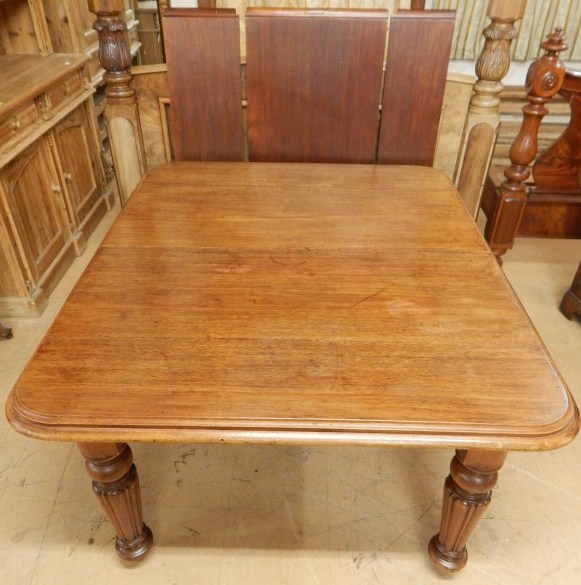 Appraisal: A Victorian mahogany extending dining table the oblong top with