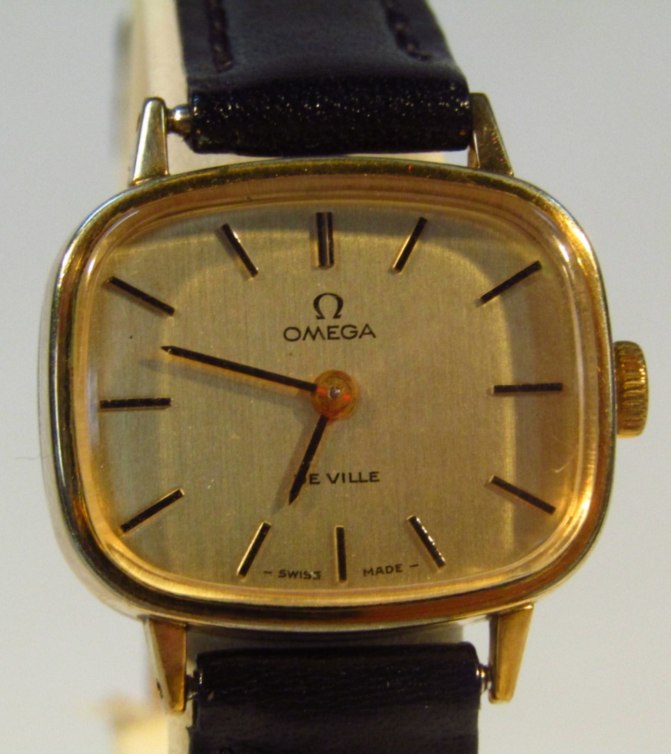 Appraisal: A ladies Omega wristwatch with oval cm wide dial baton