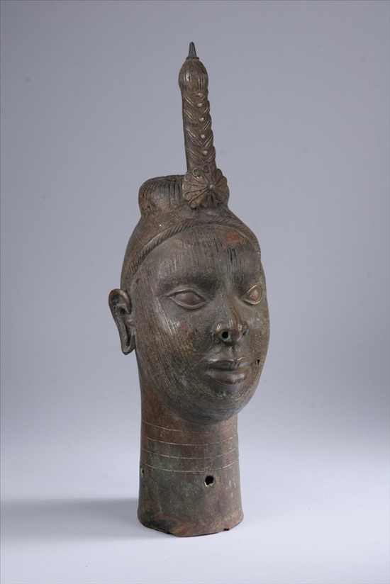 Appraisal: IFE BRONZE HEAD OF A WOMAN - x x in