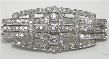 Appraisal: An Art Deco diamond set brooch of pierced shaped oval