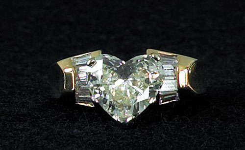 Appraisal: K yellow gold ring with a heart cut diamond flanked