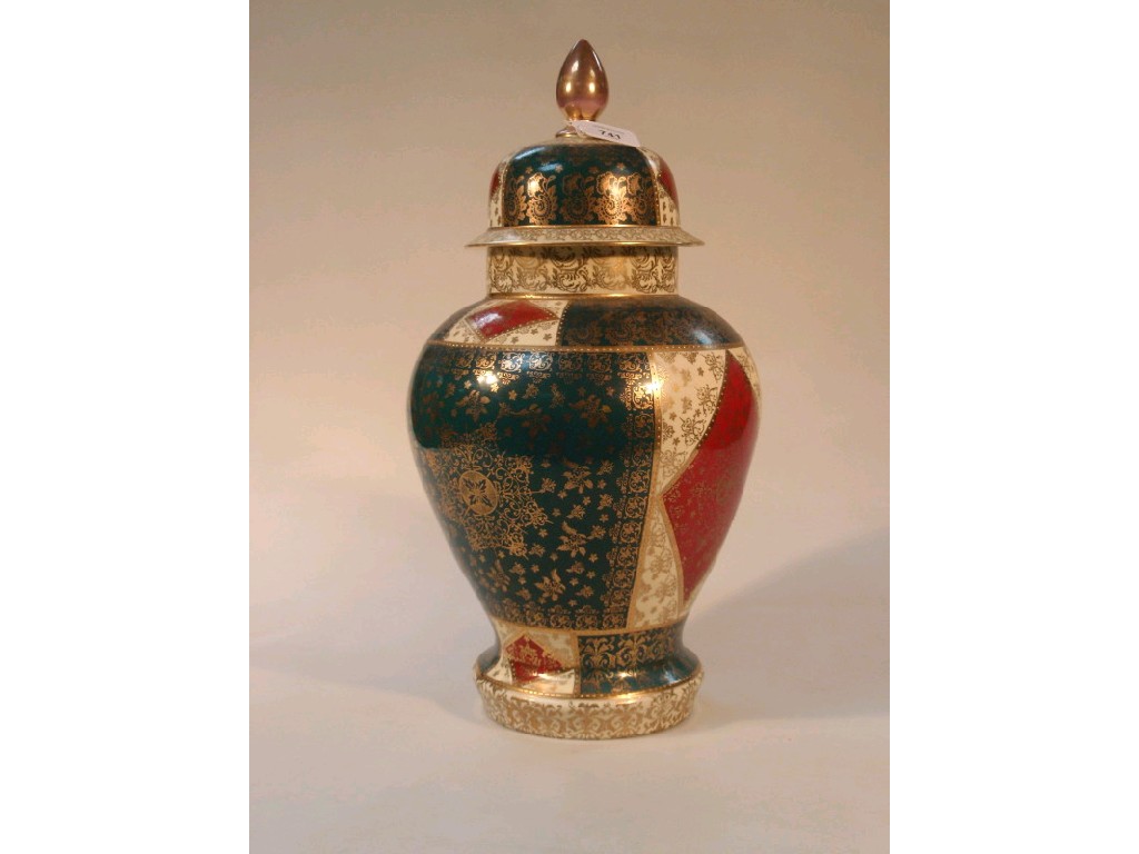 Appraisal: An early thC Porcelain 'Vienna' jar and over of baluster