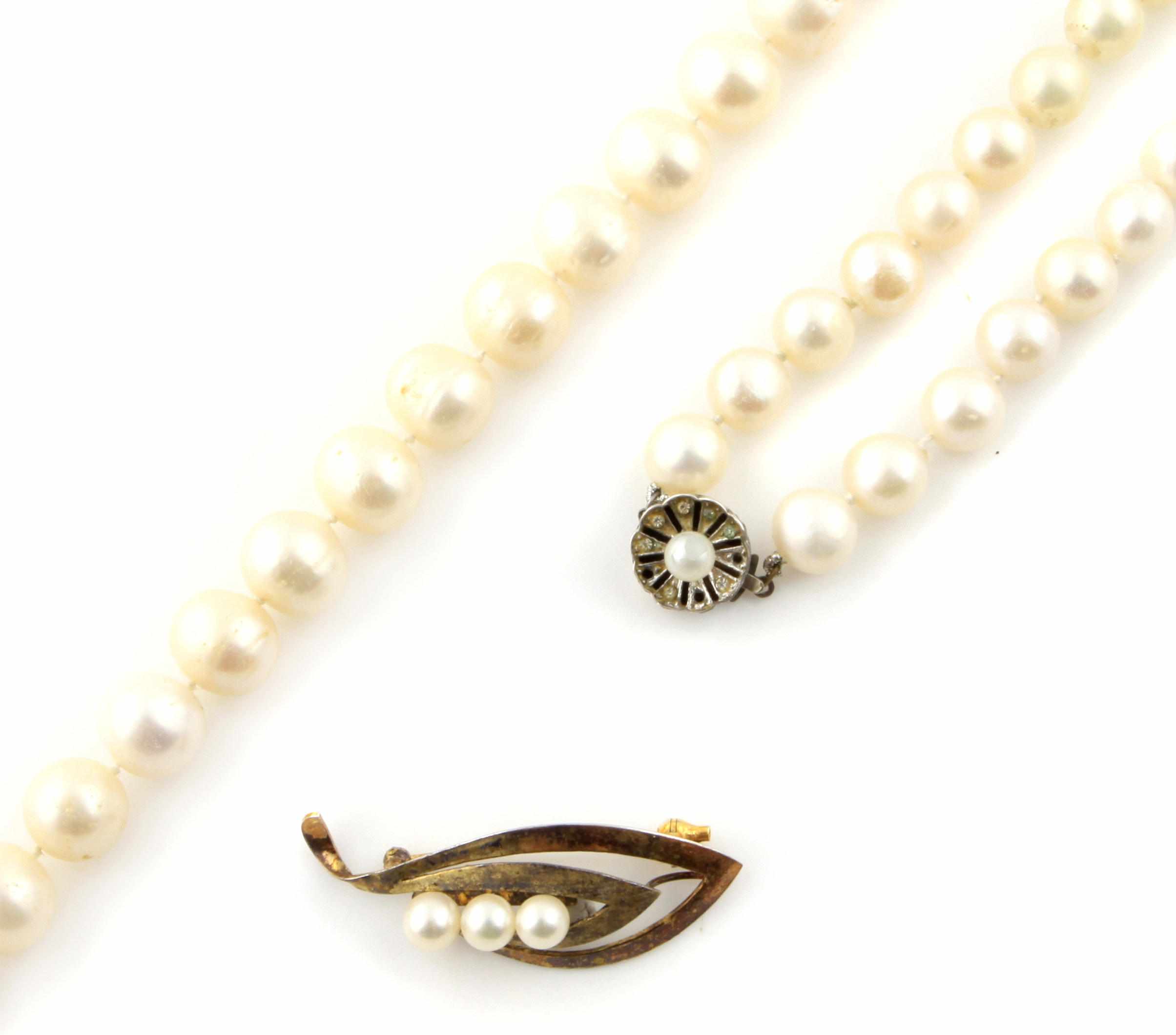 Appraisal: A collection of cultured pearl silver and metal jewelry comprising