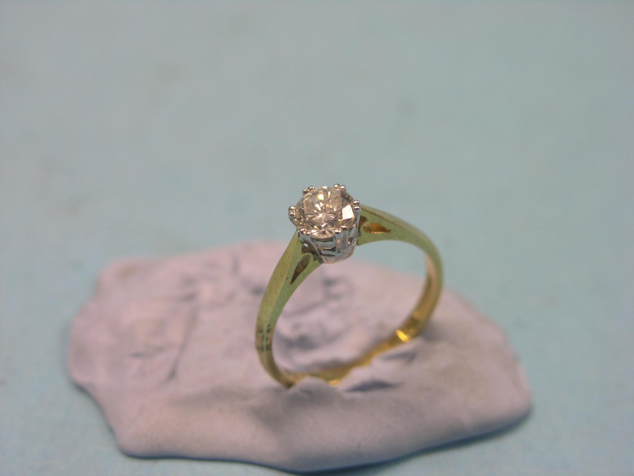 Appraisal: An ct gold and diamond solitaire ring claw-set stone approx