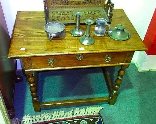 Appraisal: AN ANTIQUE ELM SIDE TABLE fitted one drawer on turned