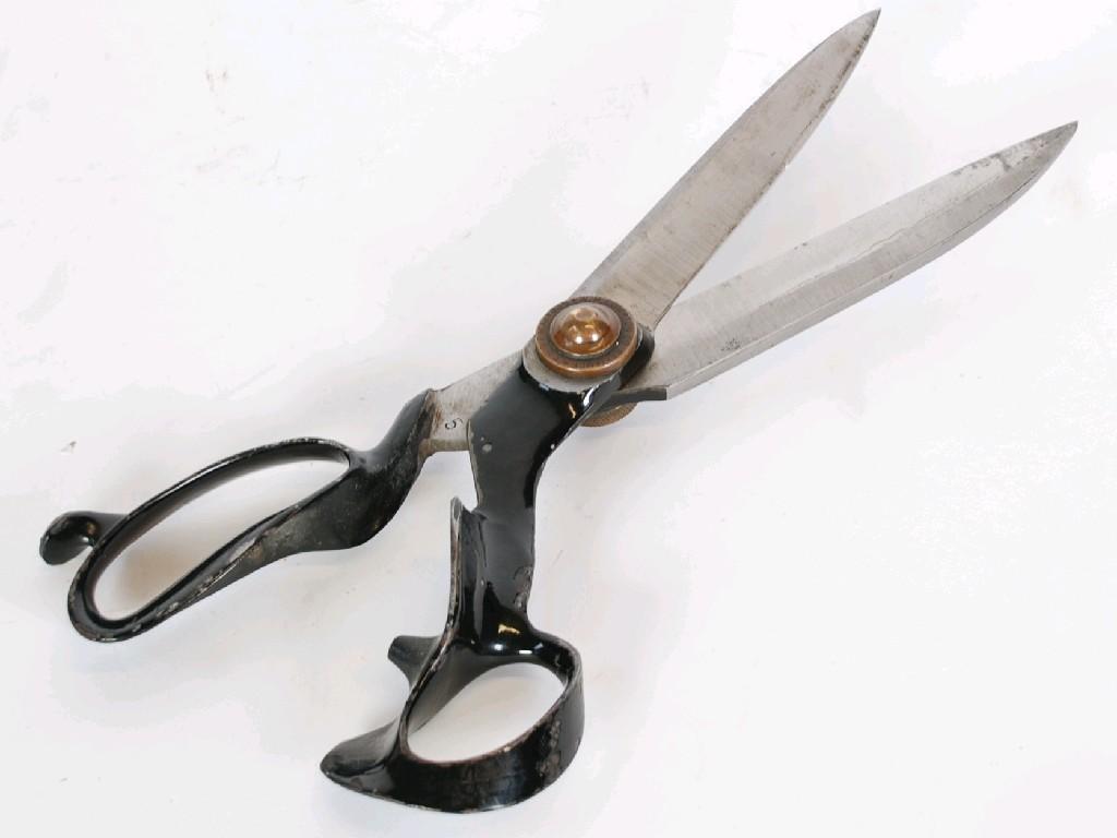 Appraisal: GOOD PAIR OF EARLY TWENTIETH CENTURY TAILORS SCISSORS the bronzed