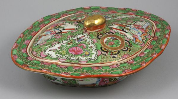 Appraisal: Antique Chinese Rose Medallion covered vegetable bowl x Good condition