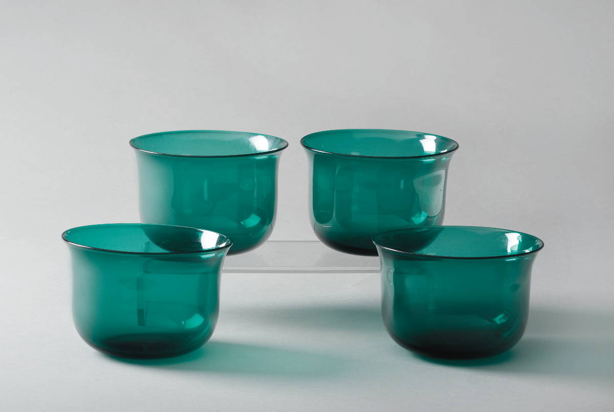 Appraisal: SET OF TWELVE BRISTOL GREEN GLASS FINGER BOWLS Diameter inches