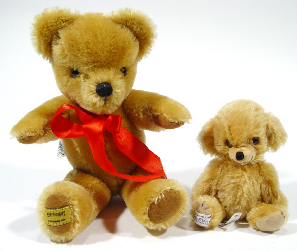 Appraisal: Two jointed Merrythought golden teddy bears both with original labels