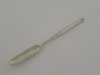 Appraisal: A George III unascribed marrow scoop crested and initialled F