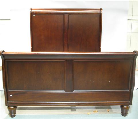 Appraisal: MODERN QUEEN SIZE MAHOGANY SLEIGH BED th century the head