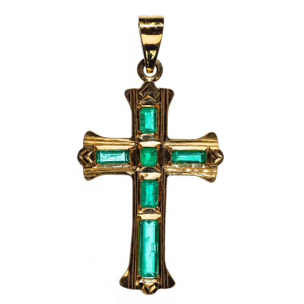 Appraisal: K YELLOW GOLD AND EMERALD CROSS PENDANTHaving square rectangular cut