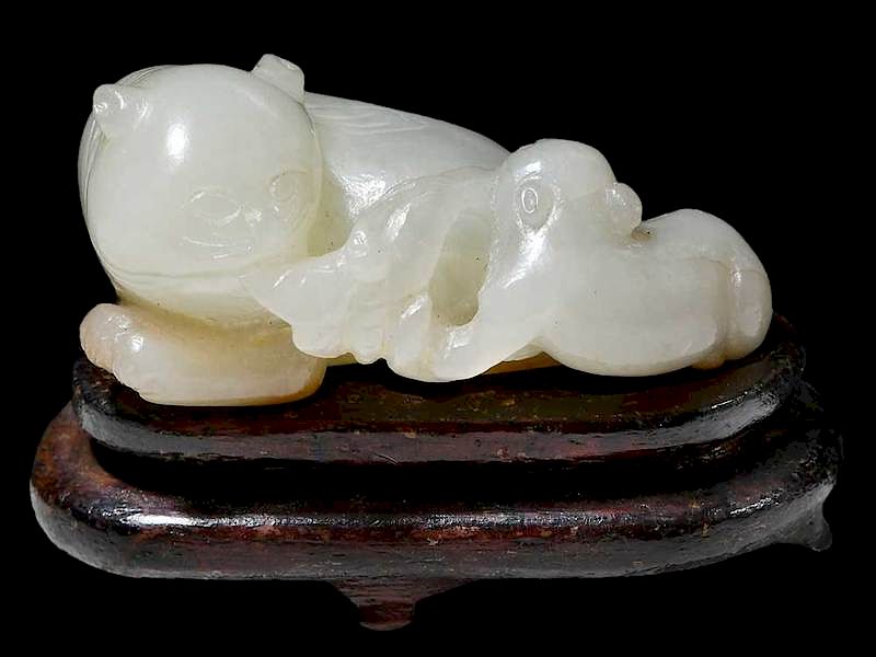 Appraisal: Jade Cat and Kitten on Stand Chinese carved cat and