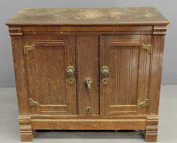 Appraisal: Early oak cased icebox with a galvanized interior h x