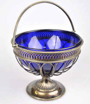 Appraisal: A Victorian silver pierced and wire bon-bon basket on stemmed