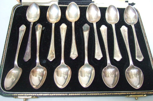 Appraisal: Twelve silver coffee spoons various dates in a damaged case