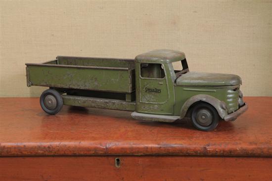 Appraisal: STRUCTO TRUCK Pressed steel Army style truck with hard rubber