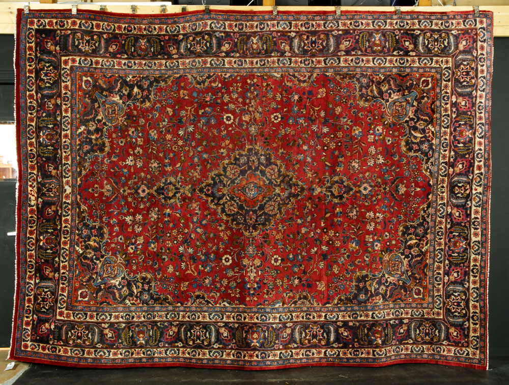 Appraisal: - Semi-Antique Oriental Persian Carpet Semi-Antique Oriental Persian carpet '