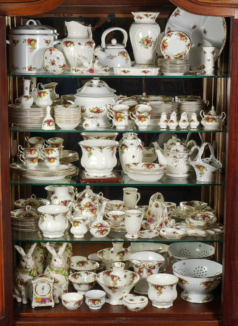 Appraisal: MASSIVE ROYAL ALBERT OLD COUNTRY ROSE CHINA SET Approx pieces