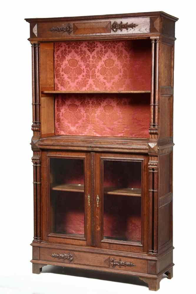 Appraisal: DISPLAY CABINET - Ca Continental oak display cabinet open top