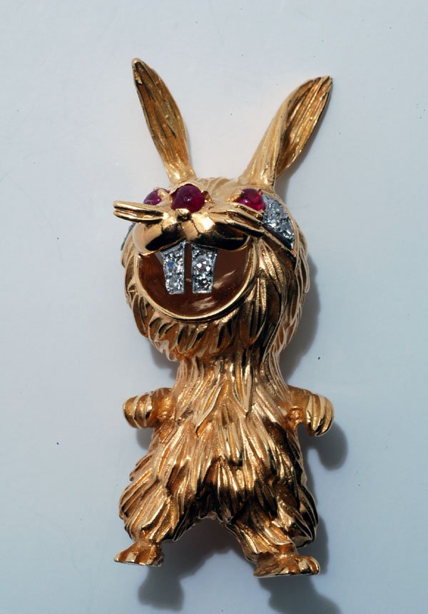 Appraisal: K yellow gold rabbit brooch set with three prong and