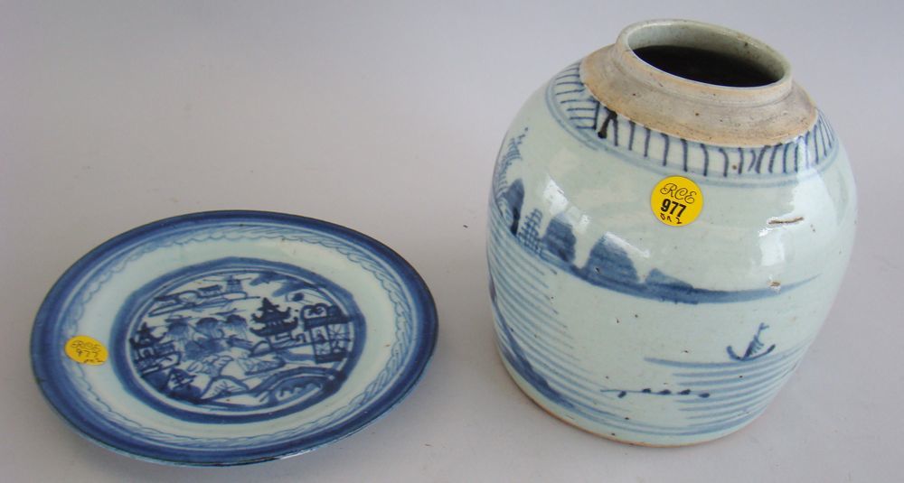 Appraisal: TWO PIECES OF CHINESE EXPORT CANTON PORCELAIN th CenturyWith blue