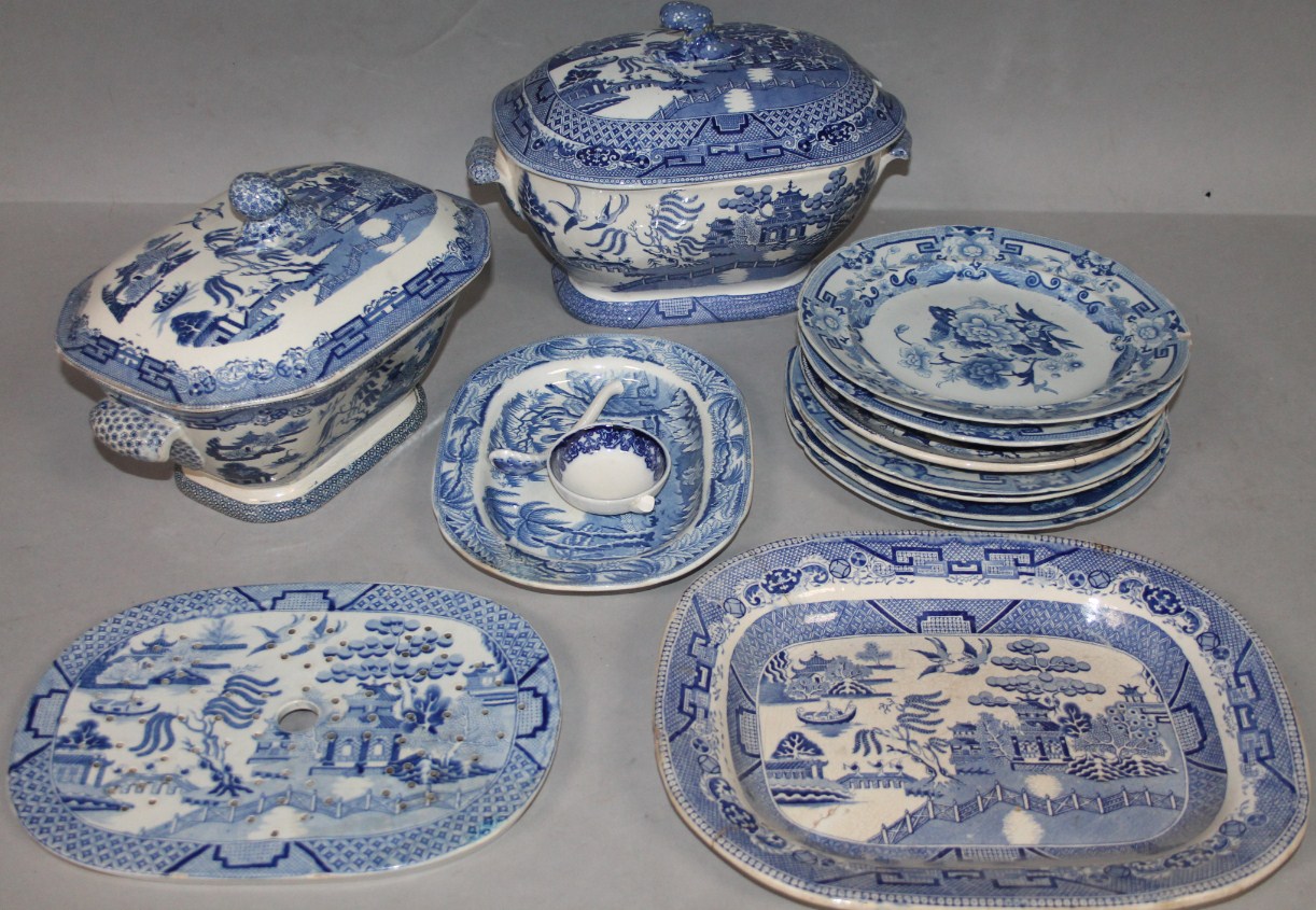 Appraisal: Various blue and white pottery to include an early thC