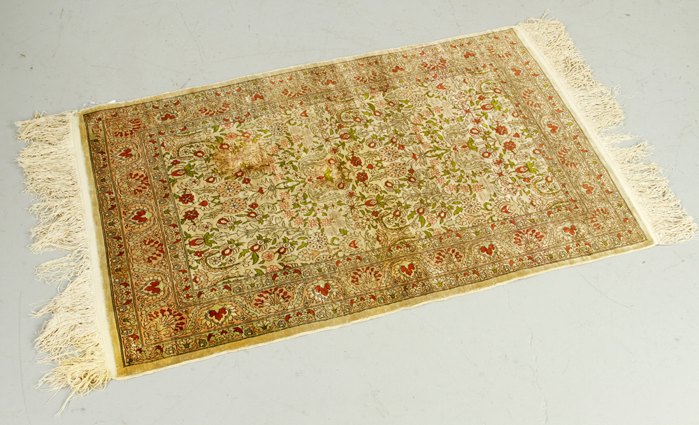 Appraisal: - Semi Antique Silk Persian Style Rug Semi antique Persian