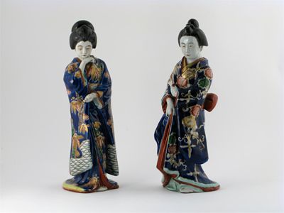 Appraisal: A pair of Japanese Kutani models of geisha standing wearing