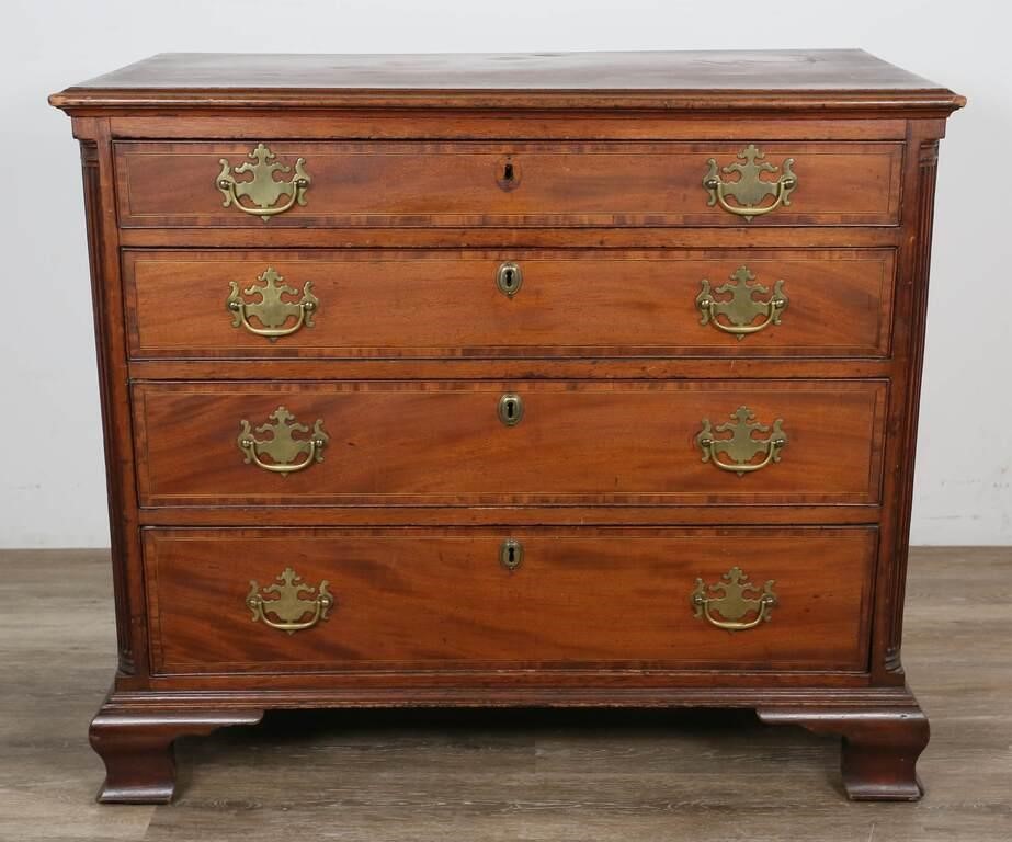 Appraisal: English Georgian bachelor's chest or dresser English th th Century