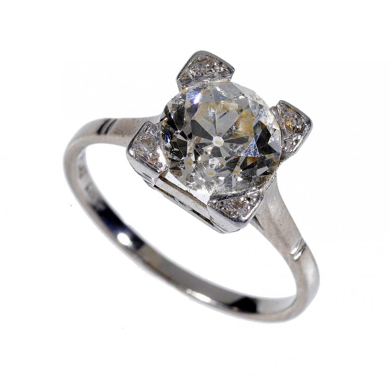 Appraisal: A DIAMOND RING the round brilliant cut diamond in square