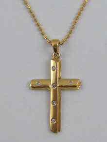 Appraisal: A yellow metal tests carat gold diamond set cross on